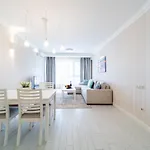 La Luxury غولدن ساندز
