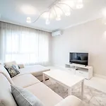 La Luxury Golden Sands